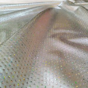 Tela de lycra metalizada color plata, con piedritas de cristal, ideal para trajes de danza