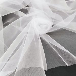 Tela de tul doble ancho, color blanco, perfecta para velos de novia, cortinas vaporosas y mosquiteras