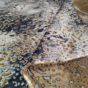 Tela de brocado de seda animal print, ideal para gala y celebración
